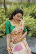 Ethereal Lightweight Semi Muslin Saree - Image 3