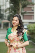 Ethereal Lightweight Semi Muslin Saree - Image 9