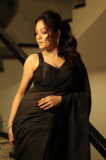 Classic Breathable Khadi Print Everyday Saree - Image 2