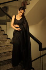 Classic Breathable Khadi Print Everyday Saree - Image 5